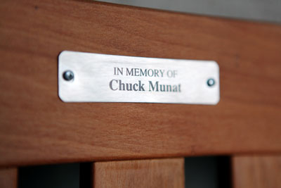 Plaque on the Chuck Munat memorial bench